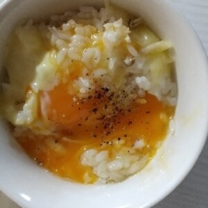 チーズとブラックペッパーの卵かけご飯